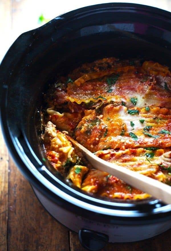 Super Easy Skinny Veggie Crockpot Lasagna - a handful of simple ingredients for a healthy family dinner. | https://health-update.today