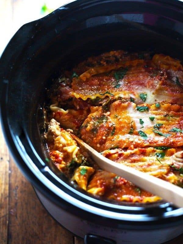 Super Easy Skinny Veggie Crockpot Lasagna - a handful of simple ingredients for a healthy family dinner. | https://health-update.today