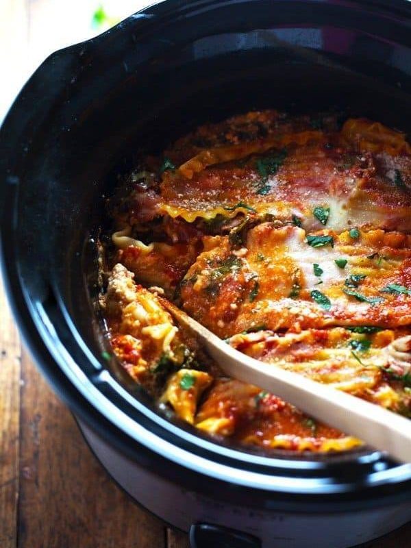 Super Easy Skinny Veggie Crockpot Lasagna - a handful of simple ingredients for a healthy family dinner. | https://health-update.today