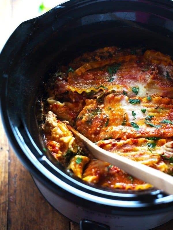 Super Easy Skinny Veggie Crockpot Lasagna - a handful of simple ingredients for a healthy family dinner. | https://health-update.today
