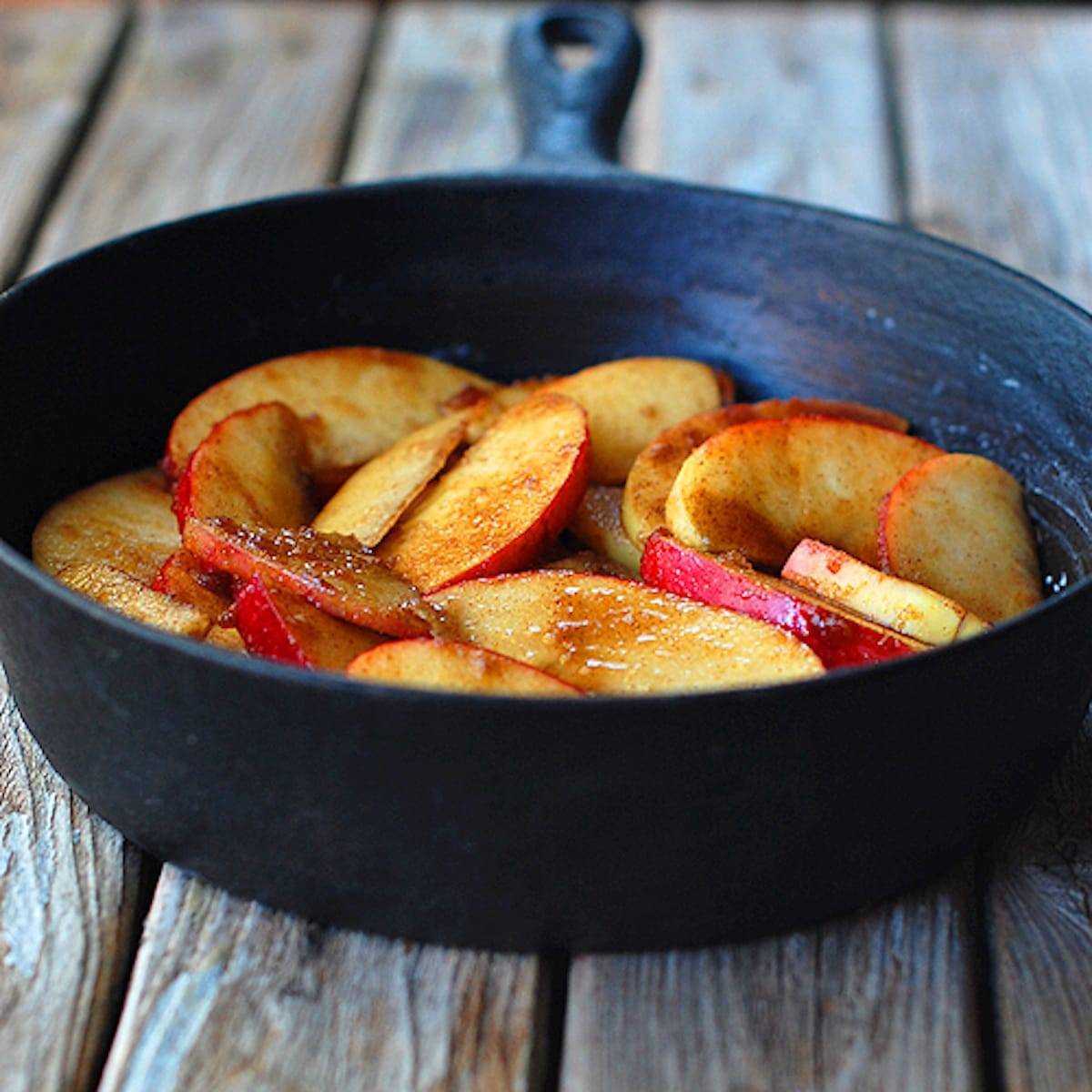 Baked apples in a skillet.