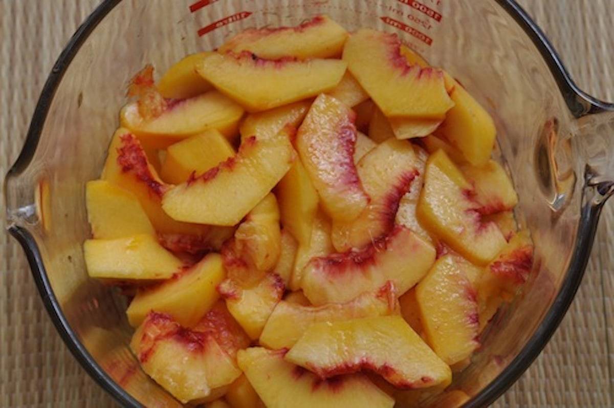 Peaches in a glass bowl.